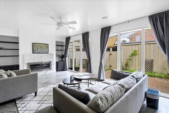 5878 Valley Forge Dr in Houston, TX - Building Photo - Building Photo