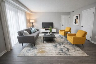 Stone Creek Apartments in Cincinnati, OH - Building Photo