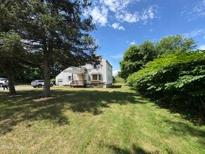 160 Plant Rd in Clifton Park, NY - Building Photo - Building Photo