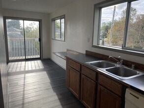 16627 113th Ave SE, Unit 2 Story in Renton, WA - Building Photo - Building Photo