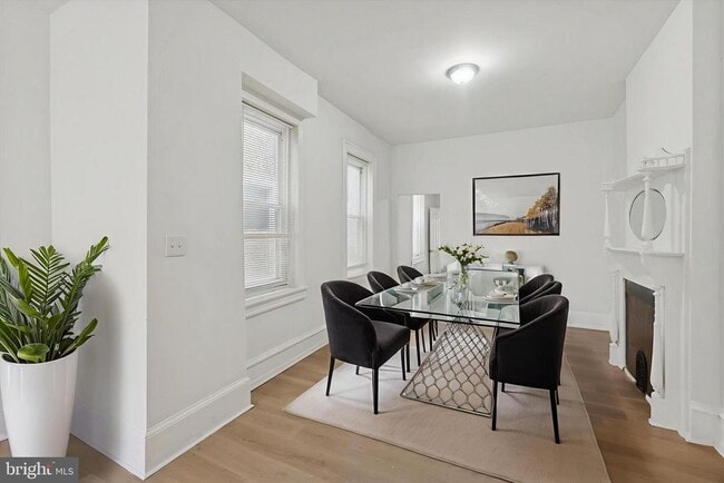 2054 W Glenwood Ave in Philadelphia, PA - Building Photo - Building Photo