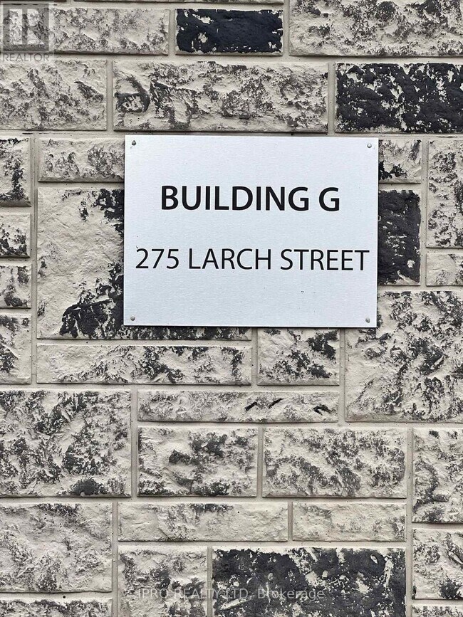 275-G275 Larch St in Waterloo, ON - Building Photo - Building Photo