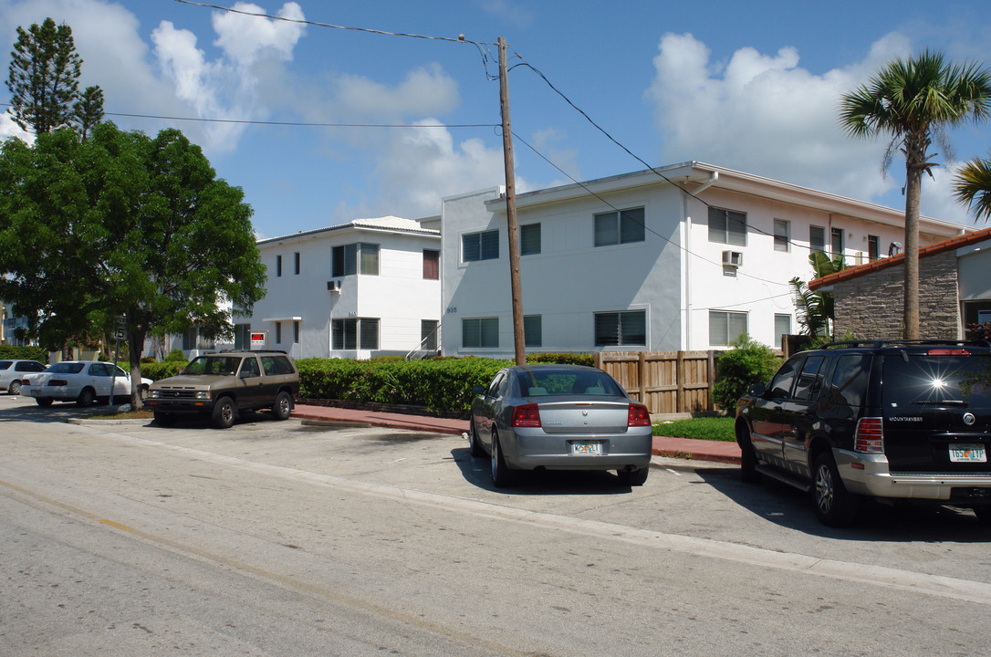 935 Bay Dr in Miami Beach, FL - Building Photo