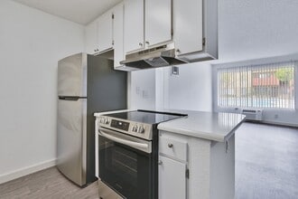 Gramercy Apartments in San Diego, CA - Foto de edificio - Building Photo