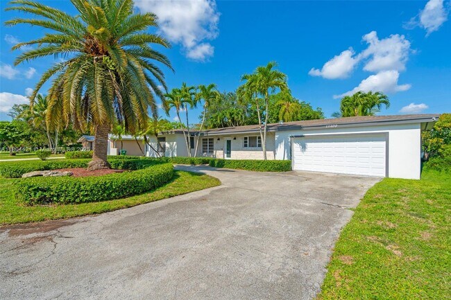 15400 SW 84th Ave in Palmetto Bay, FL - Building Photo - Building Photo