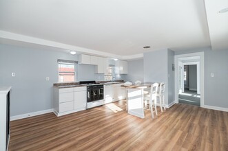 13 Washington St-Unit -3 in Beverly, MA - Foto de edificio - Building Photo