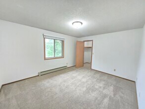 Pebble Creek Apartments in Sioux Falls, SD - Building Photo - Building Photo