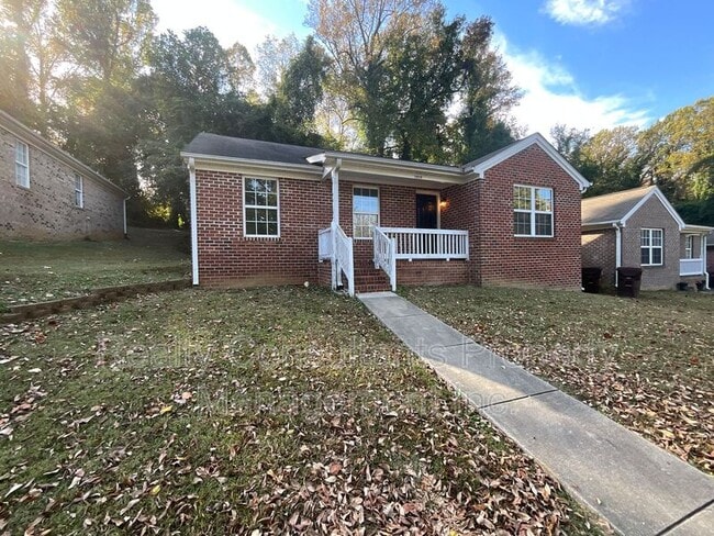 1019 Manor Dr in High Point, NC - Building Photo - Building Photo