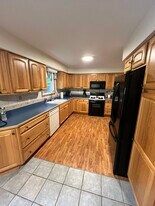 48 Lincoln St, Unit Beautiful 3 bedroom in Essex Junction, VT - Building Photo