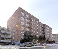 4107 Bowne St in Flushing, NY - Foto de edificio - Building Photo