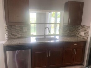 2761 NW 69th Ave in Sunrise, FL - Building Photo - Building Photo