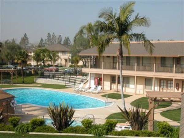 Montclaire Apartments in Fullerton, CA - Building Photo - Building Photo