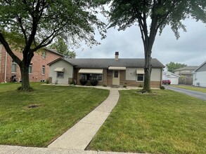 8122 W Winnemac Ave in Norridge, IL - Foto de edificio - Building Photo