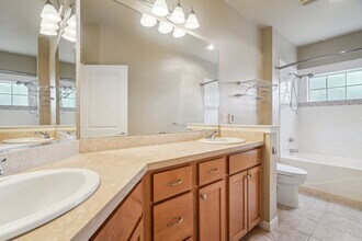 4335 Issaquah Pine Lake Rd SE, Unit 1403 in Sammamish, WA - Building Photo - Building Photo