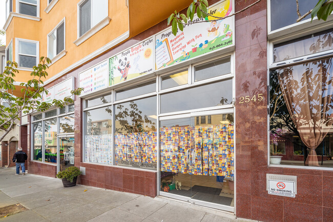 Judah Terrace in San Francisco, CA - Foto de edificio - Building Photo