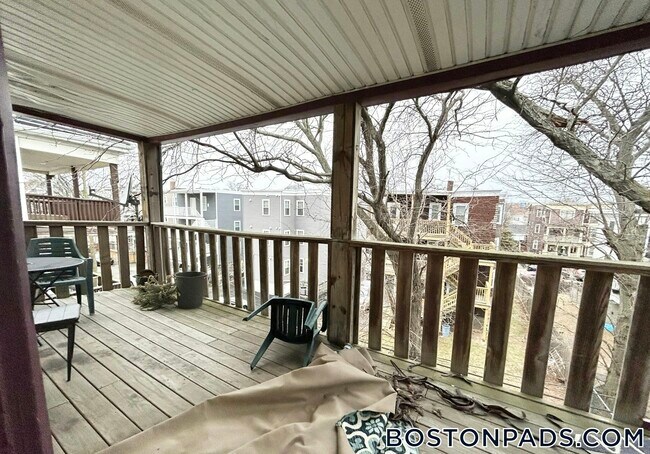 74 Romsey St, Unit 3 in Boston, MA - Foto de edificio - Building Photo