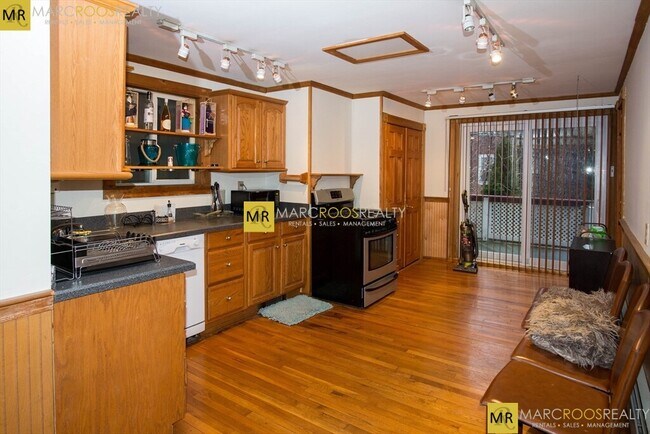 132 Bremen St, Unit #1 in Boston, MA - Building Photo - Building Photo