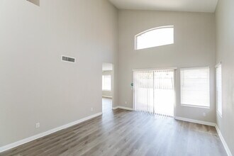 1012 N Blackstone Dr in Chandler, AZ - Foto de edificio - Building Photo