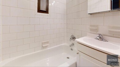 313 E 85th St in New York, NY - Building Photo - Building Photo