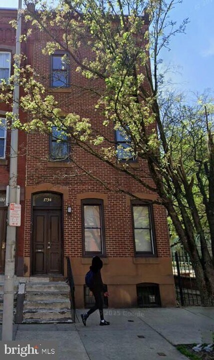 1734 W Diamond St in Philadelphia, PA - Building Photo