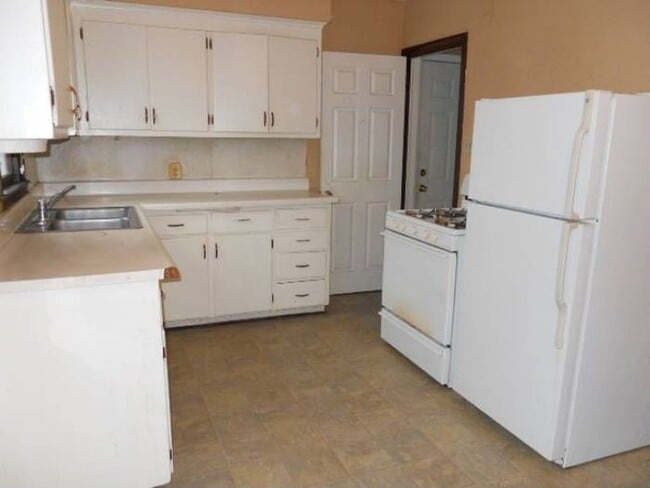 property at 4904 Xerxes Ave N