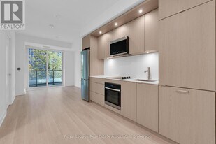 60 Central Park Roadway in Toronto, ON - Building Photo