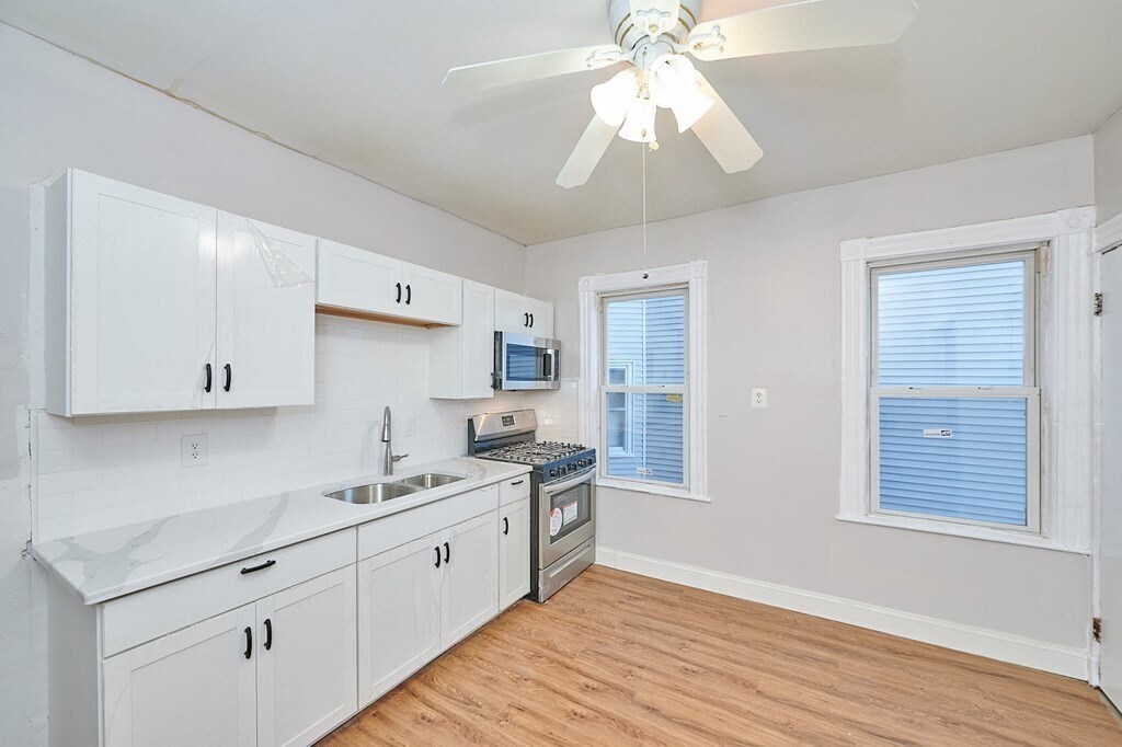 10 Lafield St-Unit -1 in Boston, MA - Foto de edificio