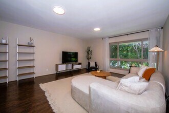 6001 Canterbury Dr, Unit #303 in Culver City, CA - Building Photo - Building Photo