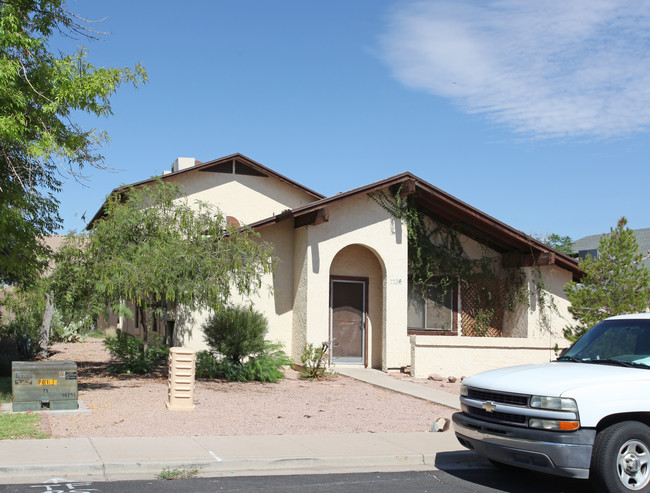 2736 N Salem St in Mesa, AZ - Foto de edificio - Building Photo