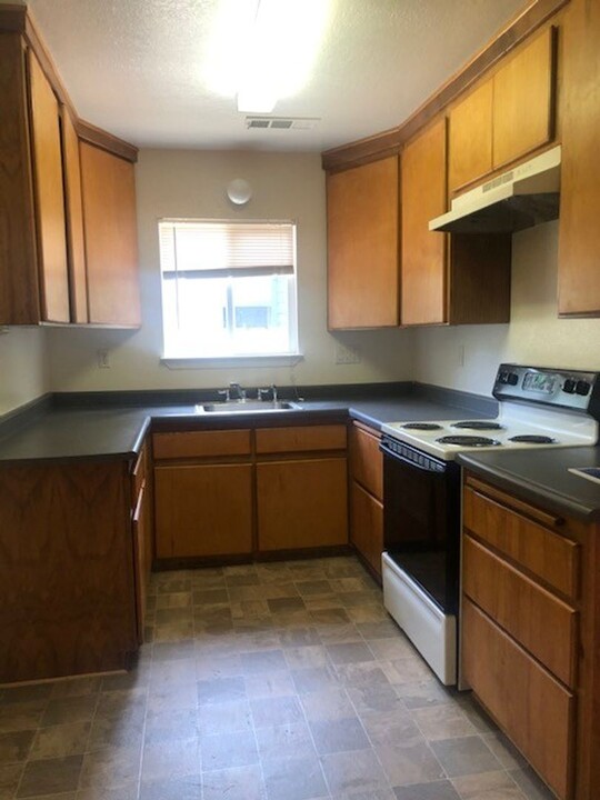 1170 Hobart St in Chico, CA - Building Photo