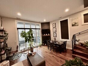 1543 N Bosworth Ave, Unit 2 in Chicago, IL - Foto de edificio - Building Photo