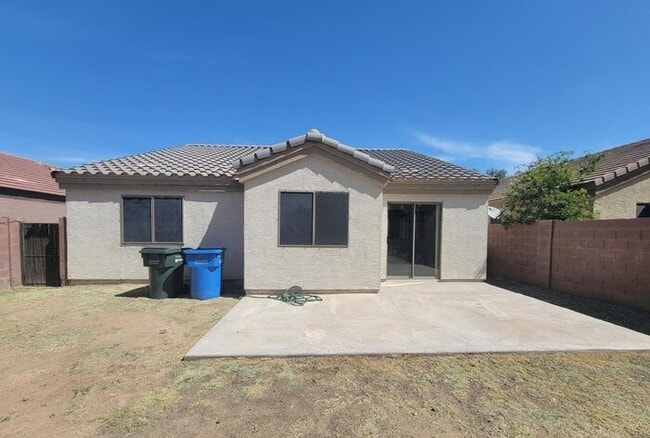 property at 3133 W Huntington Dr