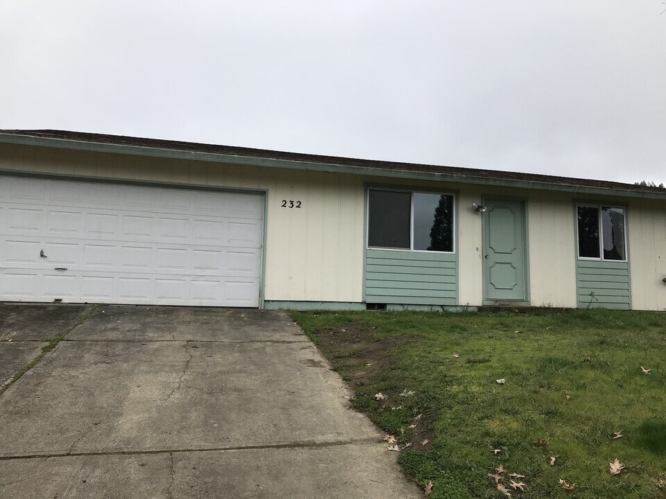 232 Donald Terrace in Myrtle Creek, OR - Building Photo
