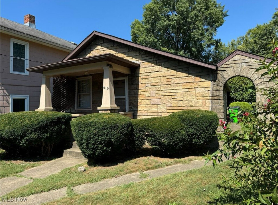 610 E Henry St in Wooster, OH - Building Photo