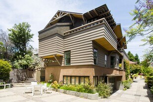 6451 Benvenue Ave in Oakland, CA - Building Photo