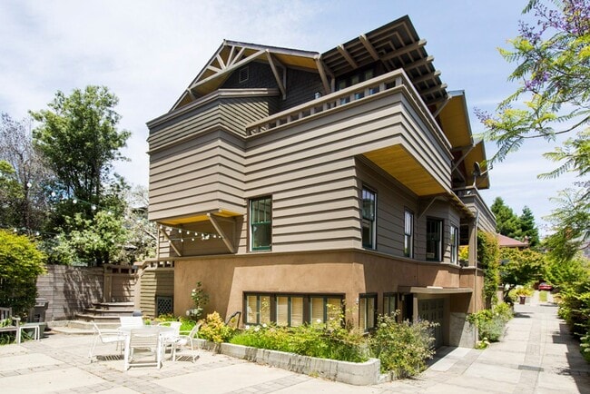 property at 6451 Benvenue Ave