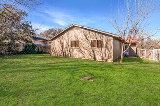 11205 Slippery Elm Trail in Austin, TX - Building Photo - Building Photo
