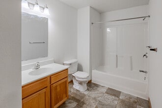 Hillcrest Apartments in St. Cloud, MN - Building Photo - Interior Photo