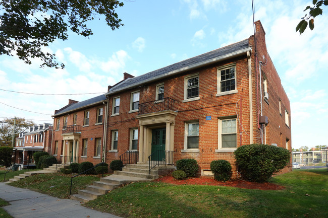 2728 Minnesota Ave SE in Washington, DC - Building Photo - Building Photo