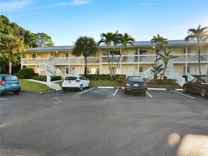 4621 Bayshore Dr in Naples, FL - Foto de edificio - Building Photo
