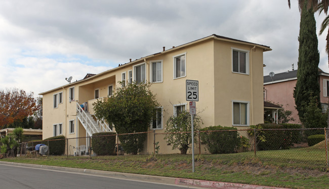 1251 Lincoln Ave in Pasadena, CA - Foto de edificio - Building Photo