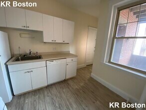 14 Alton Pl in Brookline, MA - Building Photo - Building Photo