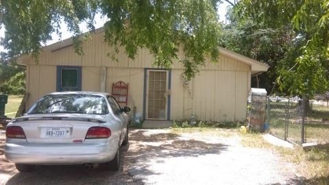 310-312 E Powell St in Willis, TX - Building Photo