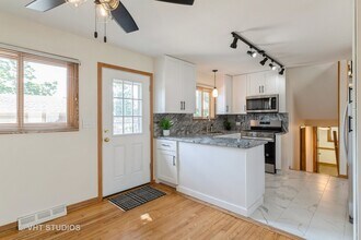 107 Stacy Ct in Glenview, IL - Building Photo - Building Photo
