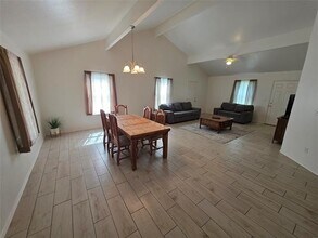 1124 Comanche Cove Dr in Granbury, TX - Building Photo - Building Photo