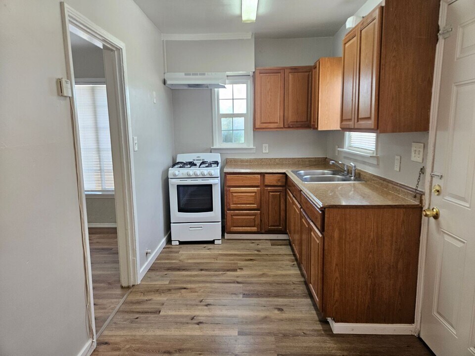 1112 Griffith Ave in Wasco, CA - Building Photo