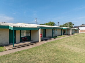 Lake Air Green Apartments in Waco, TX - Building Photo - Building Photo