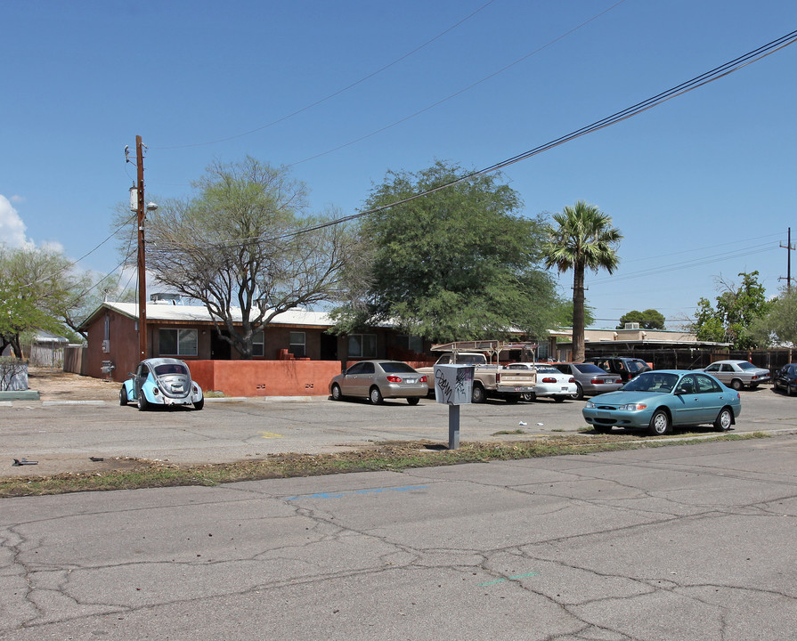 2735-2749 N York Pl in Tucson, AZ - Building Photo