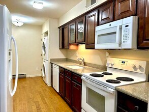 1818 E Shorewood Blvd in Shorewood, WI - Foto de edificio - Building Photo