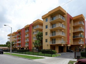 City View Apartments in Miami, FL - Building Photo - Building Photo